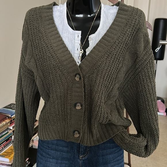 NWT Green Knit Sweater ,Cardigan Size M - Picture 3 of 11